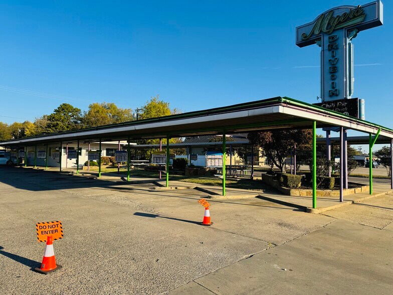 More Photos Of 305 N Broadway St, Poteau Restaurant For Sale