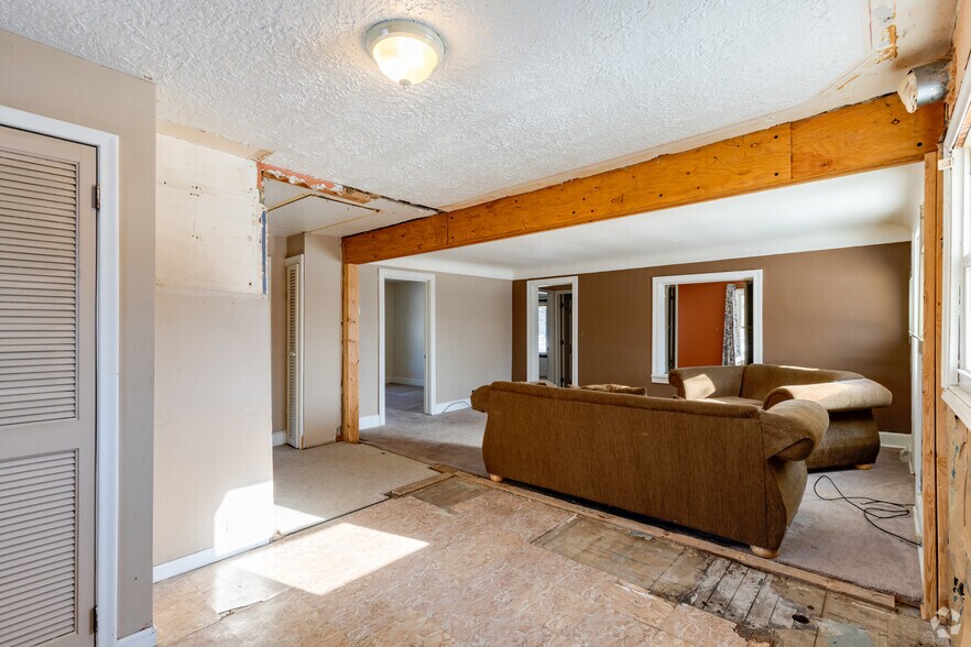 More Photos Of 456 Ortonville Rd, Ortonville Storefront Retail Residential For Sale