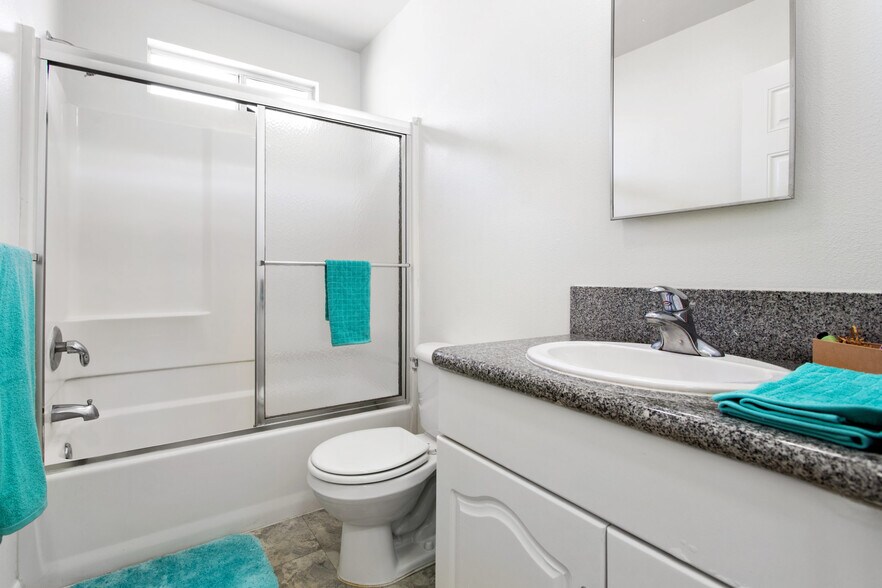 More Photos Of 721 W 30th St, Los Angeles Apartments For Sale