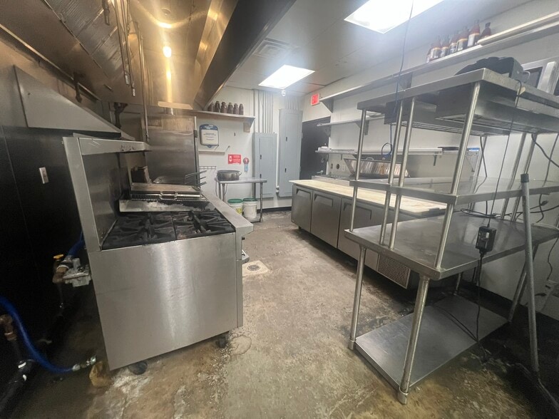 More Photos Of 1530 Mercer University Dr, Macon-Bibb Storefront Retail Office For Lease