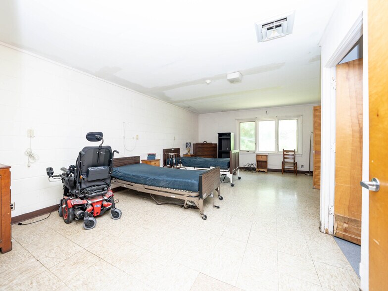 More Photos Of 84 Chestnut Park Dr, Waynesville Healthcare For Sale
