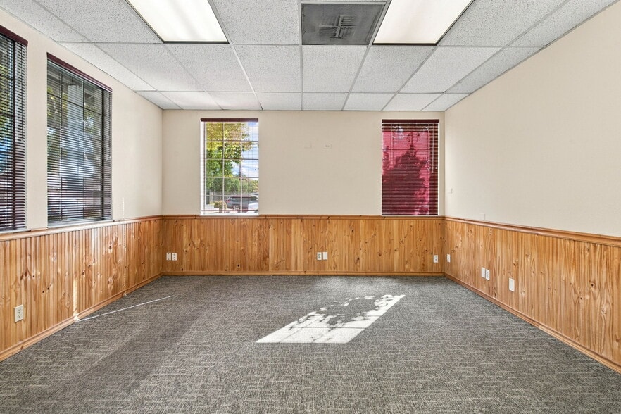 More Photos Of 403 W 11th St, Tracy Office For Sale