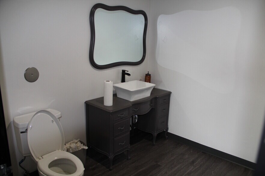 More Photos Of 2452 W Birchwood Cir, Mesa Manufacturing For Lease