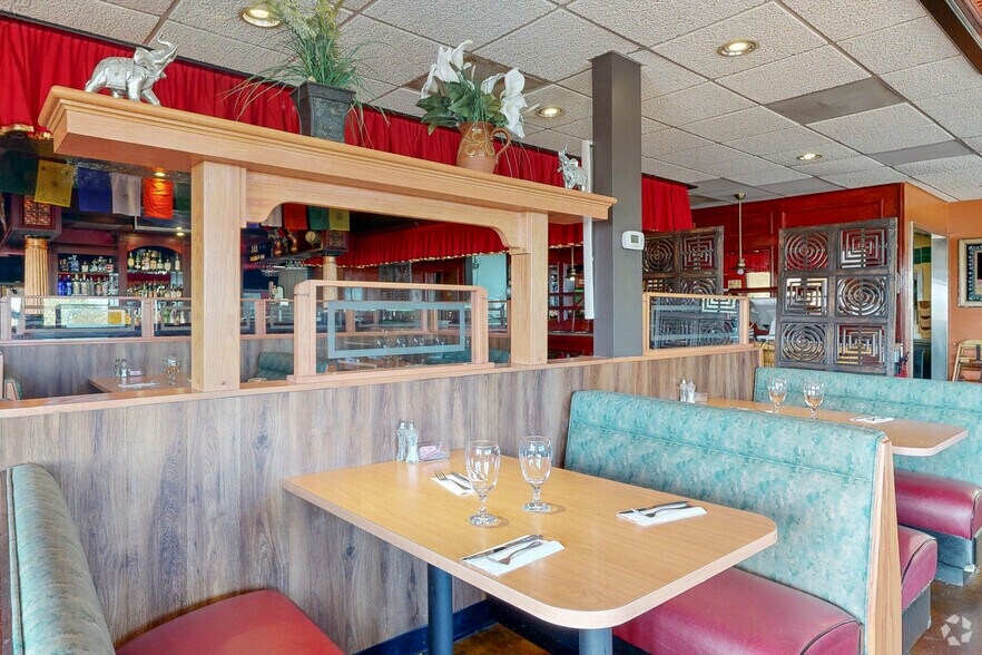 More Photos Of 11903 W 6th Avenue Frontage Rd, Lakewood Restaurant For Sale