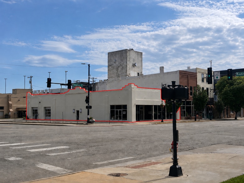 Primary Photo Of 921 E Douglas Ave, Wichita Auto Repair For Lease