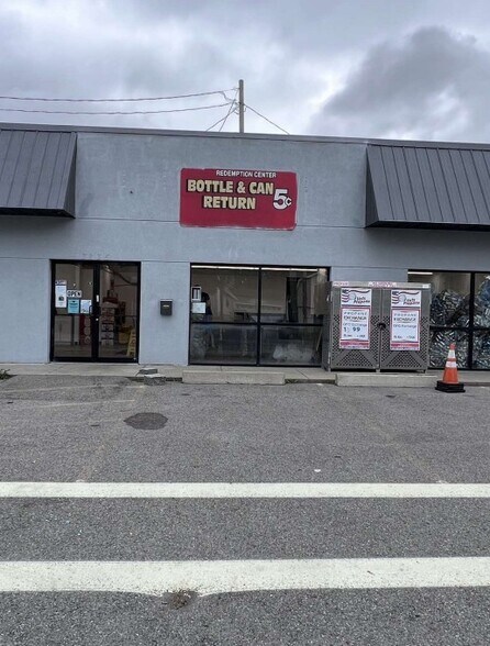 More Photos Of 3229-3235 State St, Caledonia General Retail For Sale