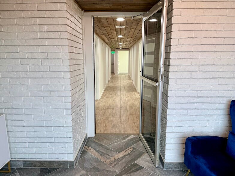 More Photos Of 2912 Lakeside Dr, Oklahoma City Office For Lease