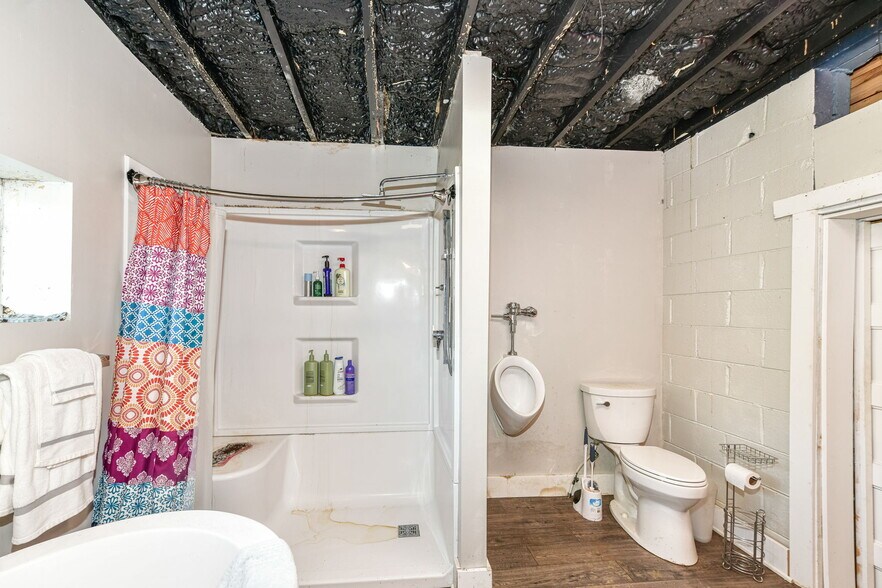 More Photos Of 2421 Central Ave, Indianapolis Office For Sale