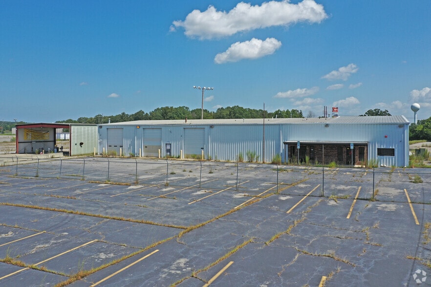 More Photos Of 406 Summit Rd, Eden Truck Terminal For Lease