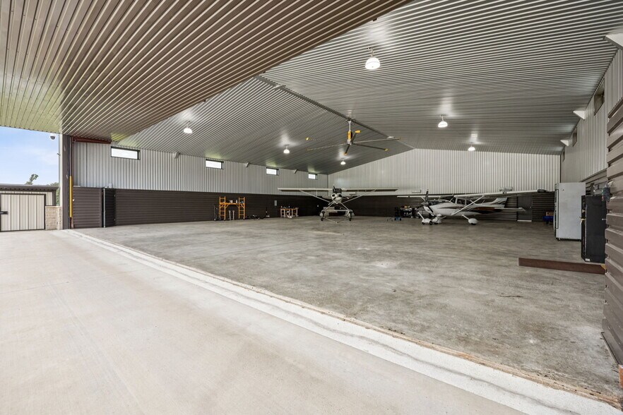 More Photos Of 863 VZ County Road 1508, Van Airplane Hangar For Sale