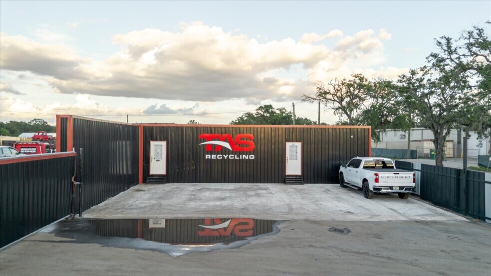 More Photos Of 5404 24th Ave S, Tampa Auto Salvage Facility For Sale