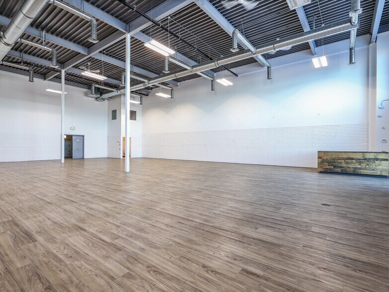 More Photos Of 4805 75 St, Stettler Storefront Retail Office For Sale