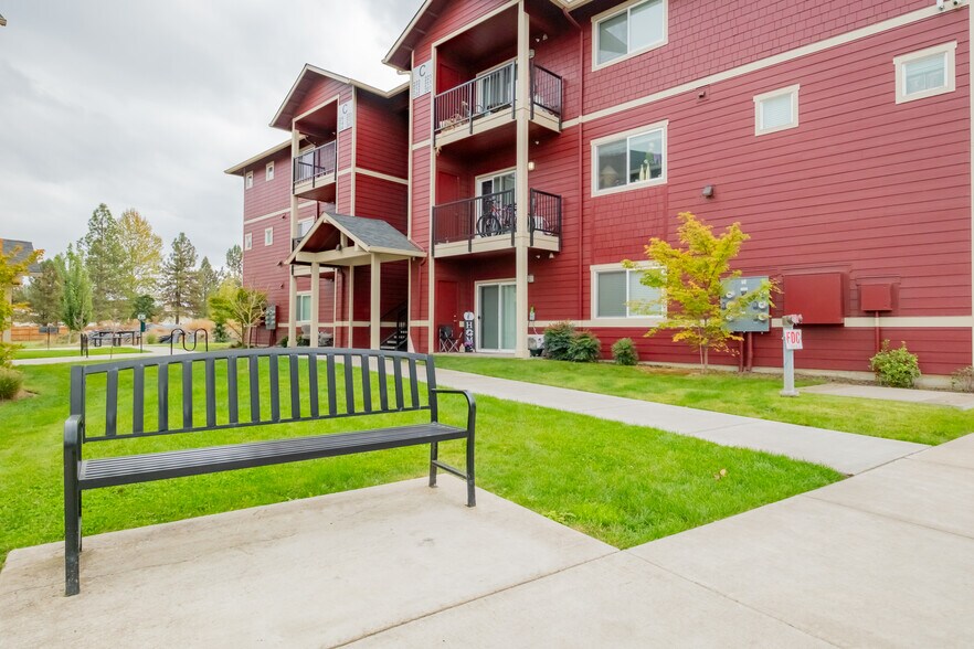 More Photos Of 13001 S Crompton's Ln, Molalla Apartments For Sale