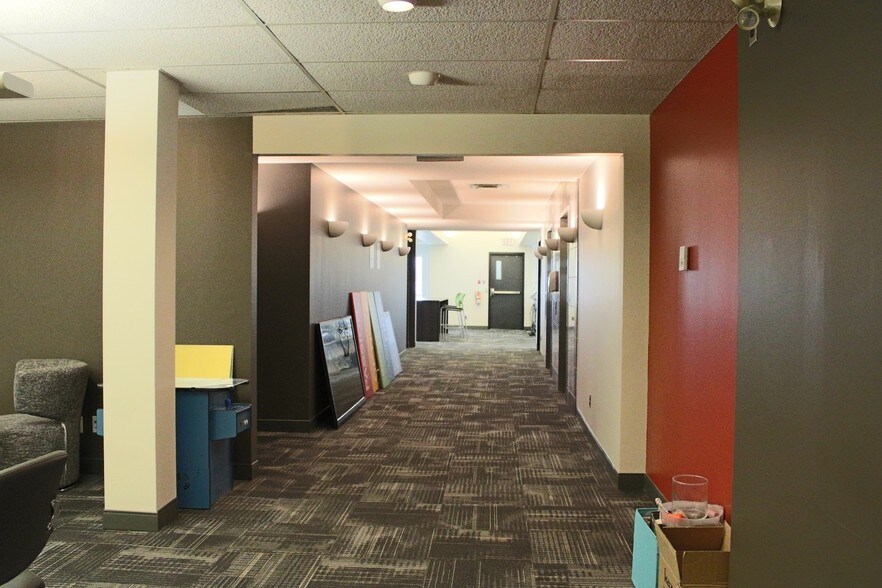 More Photos Of 148 Manitou Dr, Kitchener Office For Lease