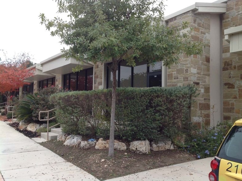 More Photos Of 12227 Huebner Rd, San Antonio Freestanding For Lease