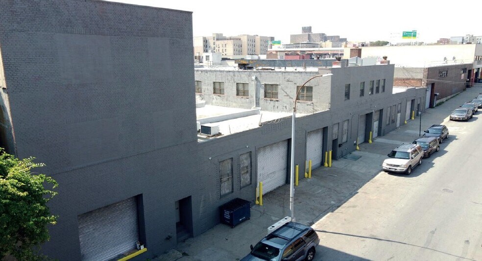 More Photos Of 805 E 139th St, Bronx Showroom For Lease