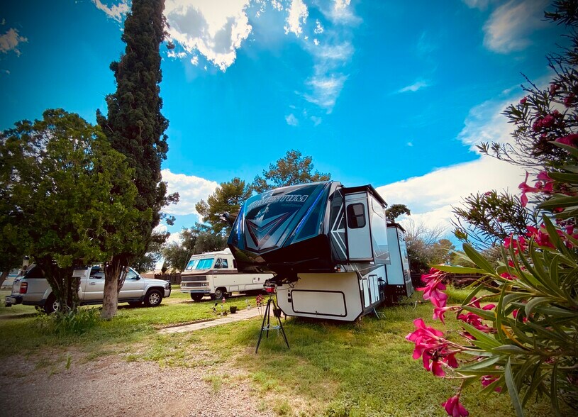 More Photos Of 18 W Allen St, Tombstone Trailer Camper Park For Sale