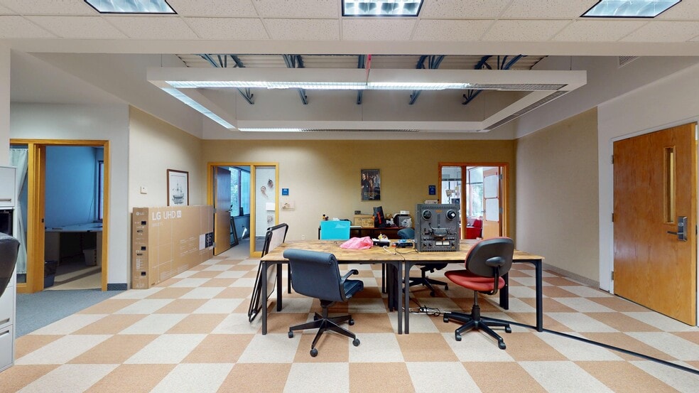 More Photos Of 8425 Peach St, Erie Radio TVTransmission Facilities For Lease