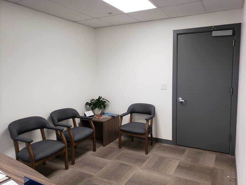 More Photos Of 1710 W Main St, Battle Ground Office For Lease