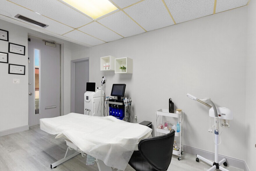 More Photos Of , Fort Myers Office For Sale