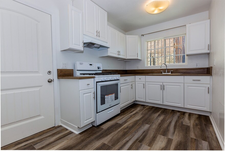 More Photos Of 1716-1718 W 45th St, Los Angeles Multifamily For Sale