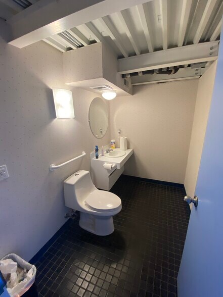 More Photos Of 77 Gazza Blvd, Farmingdale Showroom For Sale