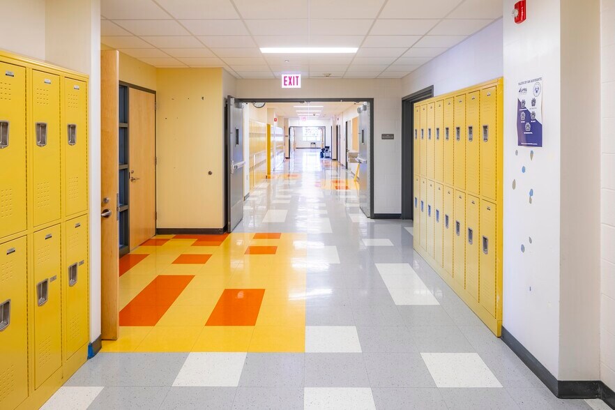 More Photos Of 2989 N Milwaukee Ave, Chicago Schools For Sale