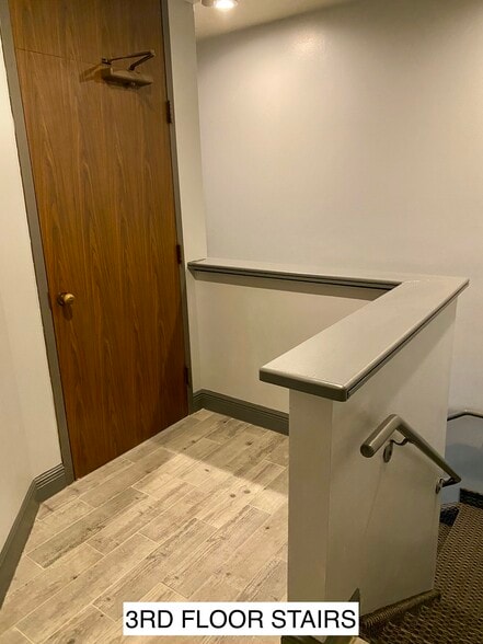 More Photos Of 907 Ranch Road 620 S, Austin Office Residential For Lease