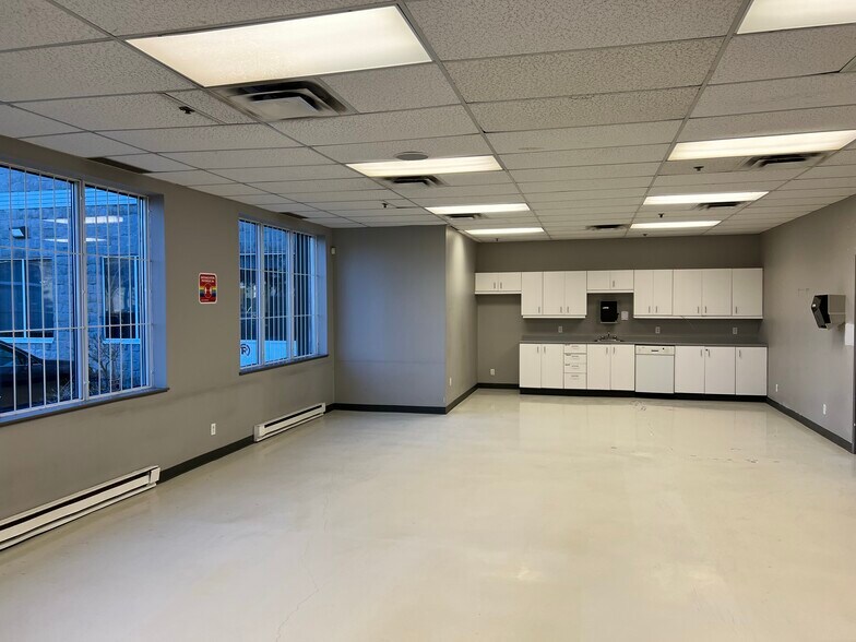 More Photos Of 6630-6650 Rue Abrams, Montréal Warehouse For Lease