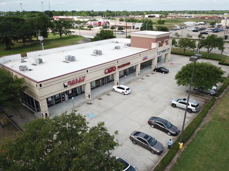More Photos Of 1921 N Main St, Pearland Unknown For Lease