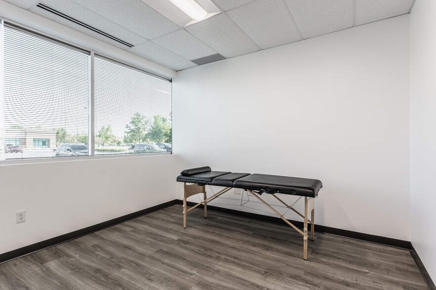 More Photos Of 555 E County Line Rd, Greenwood Medical For Lease