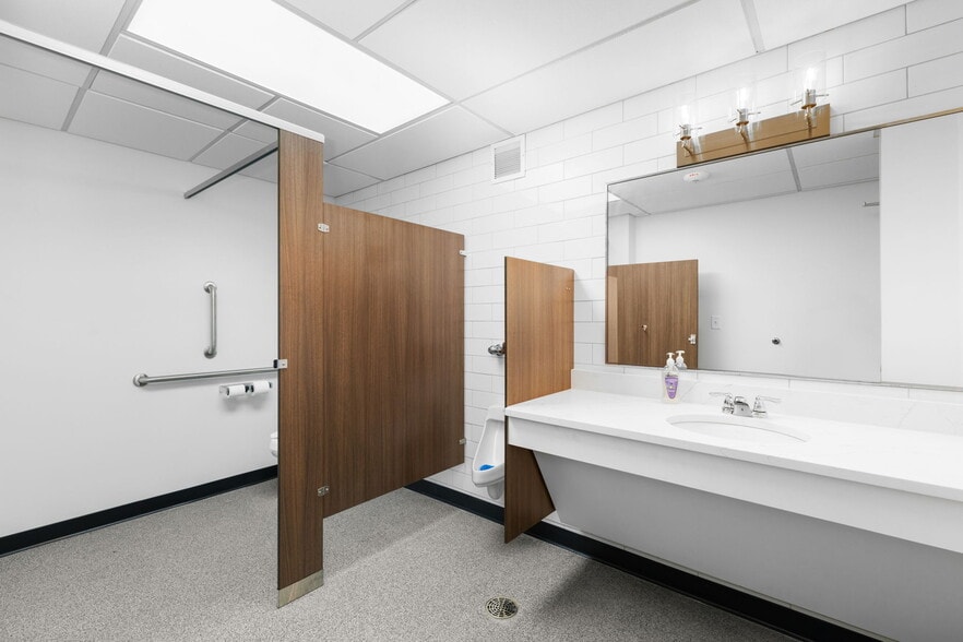More Photos Of 4585 Washington St, Florissant Medical For Lease