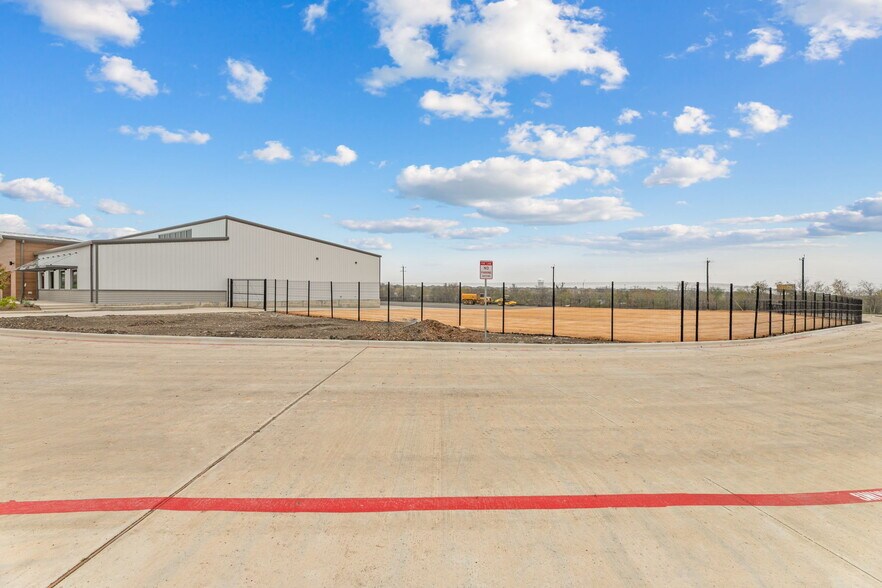 More Photos Of 10042 FM 1976, Universal City Unknown For Lease