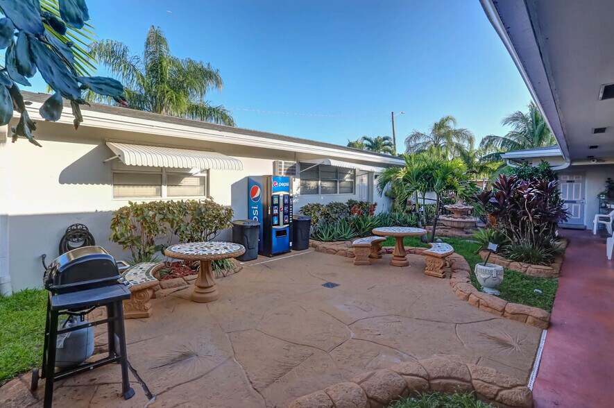 More Photos Of 1419 S Federal Hwy, Hollywood Hotel For Sale