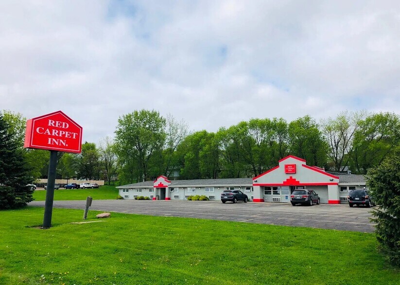 More Photos Of 222 3rd Ave S, Windom Hotel For Sale