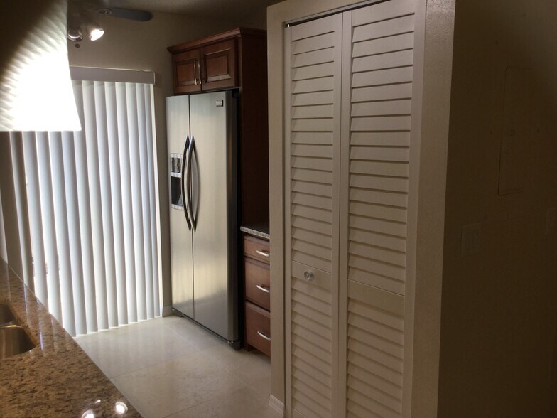 More Photos Of 2906 62nd St W, Bradenton Multifamily For Sale