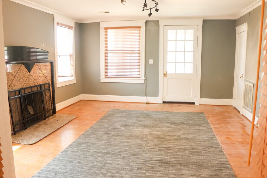 More Photos Of 1102 N Main St, High Point Storefront For Lease