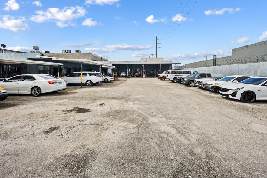 More Photos Of 2222 NW 22nd Ct, Miami Freestanding For Sale