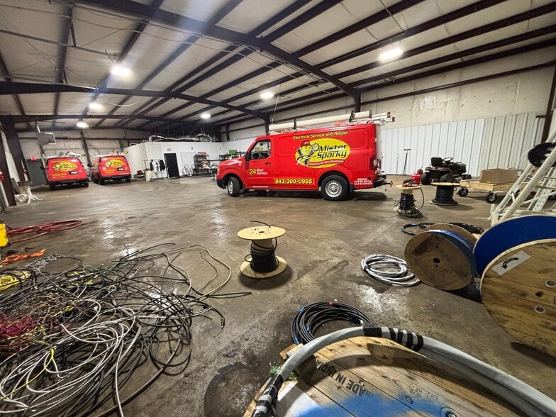 More Photos Of 267 Lakewood Dr, Greenville Warehouse For Lease