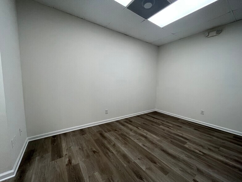 More Photos Of 4231 Walnut Bend, Jacksonville Office For Lease