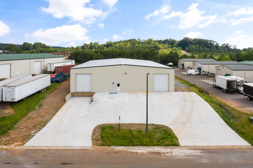 More Photos Of 27 Airport Business, Jasper Warehouse For Lease