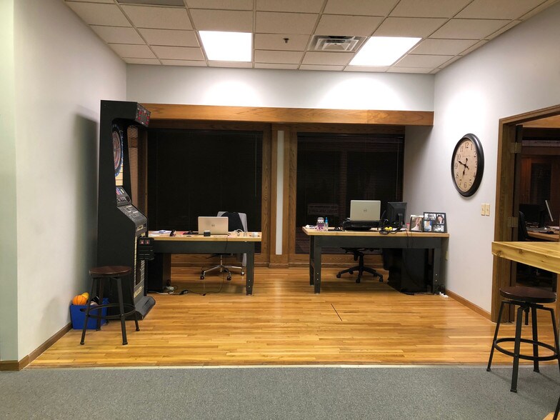 More Photos Of 100 E Park St, Olathe Office For Lease