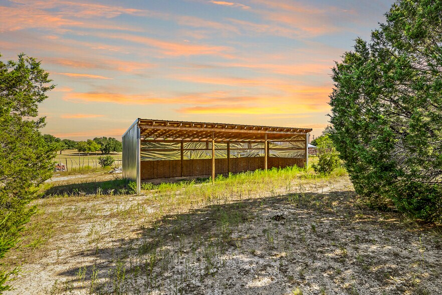 More Photos Of 3676 FM2657, Kempner Specialty For Sale