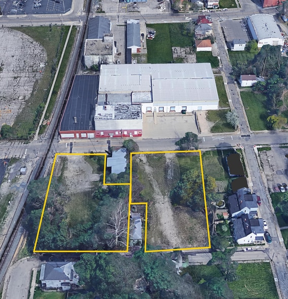 More Photos Of 204-216 S Lowry Ave, Springfield Warehouse For Sale