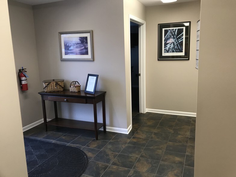 More Photos Of 511 Eichler Dr, West Dundee Loft Creative Space For Lease