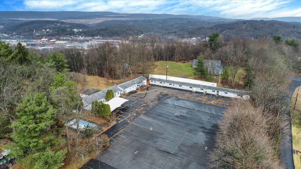 More Photos Of 145 Chamberlaine Ave, Pottsville Flex For Sale