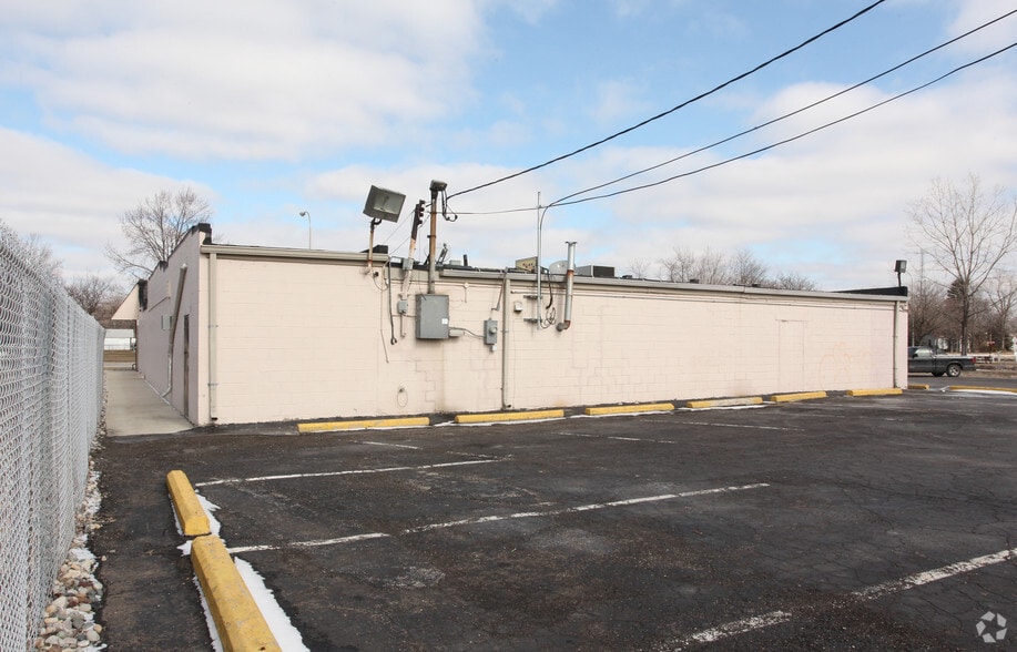 More Photos Of 25621 Ecorse Rd, Taylor Restaurant For Sale
