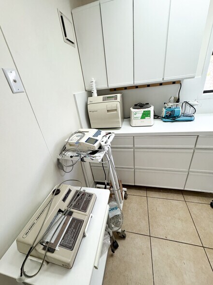 More Photos Of 3630 Almazan Dr, Dallas Medical For Lease