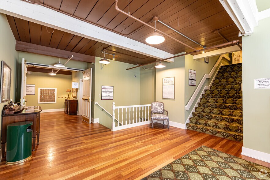 More Photos Of 2 Tunxis Rd, Tariffville Loft Creative Space For Lease