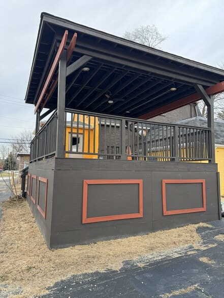 More Photos Of 1209 Lisle Plz, Lisle Bar For Lease